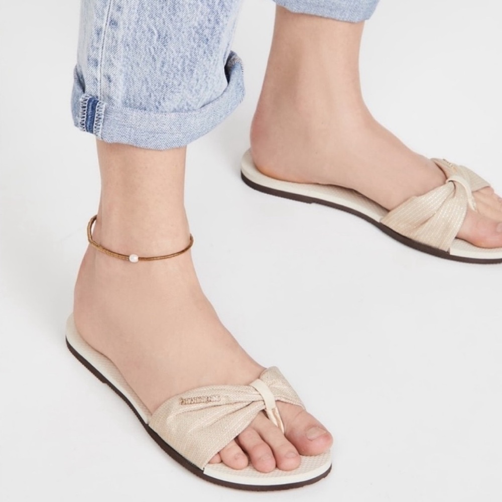 Havaianas Women's You St. Tropez Shine flip flops‎ in beige with bow size 11/12